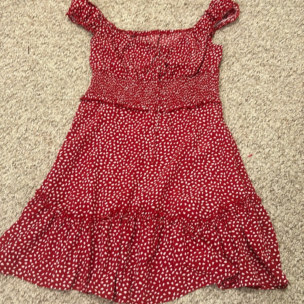 red flowy summer dress,thinner material great for summer,ties at the top,zips up